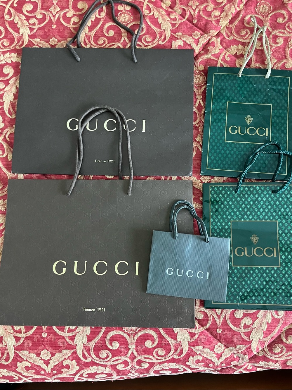 GUCCI 5 authentic paper shopping bags, and five sheets of authentic Gucci tissue